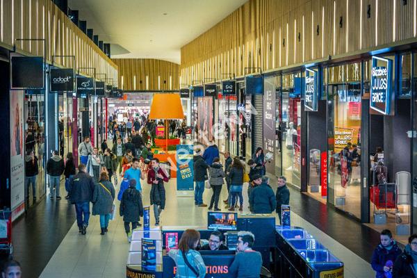 Cellule commerciale 98m²-Centre Commercial B'est