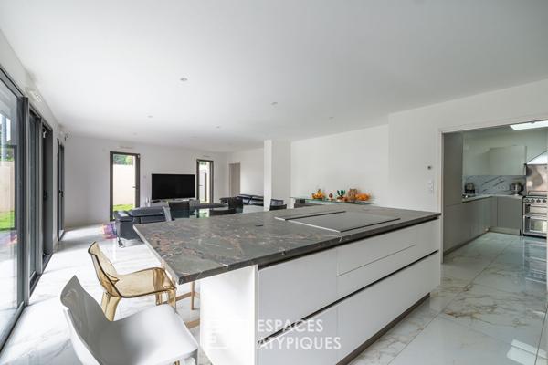 Maison contemporaine, lignes claires et vie de famille – Bouchemaine Pruniers