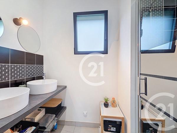 Immeuble à vendre  257 m2 ISTRES - 13