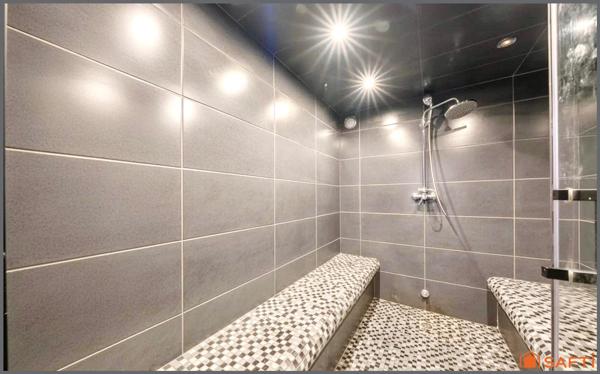 Spacieuse maison rénovée avec piscine à Ambarès