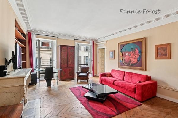 Paris (75009) Paris 9e – Appartement de caractère au cœur d’un quartier dynamique