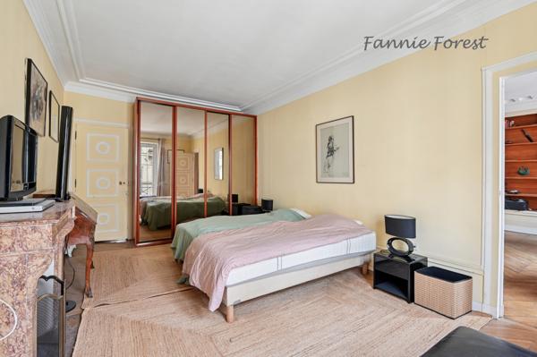 Paris (75009) Paris 9e – Appartement de caractère au cœur d’un quartier dynamique