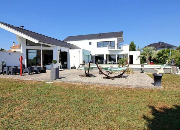 Maison à vendre    5 pièces •  Idron