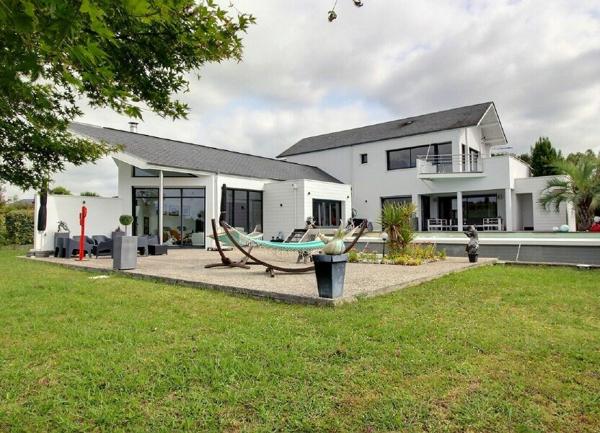 Maison à vendre    5 pièces •  Idron