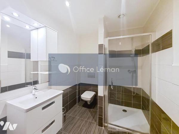 Immeuble comprenant 6 appartements de type T3 et 6 places de stationnement