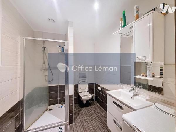 Immeuble comprenant 6 appartements de type T3 et 6 places de stationnement