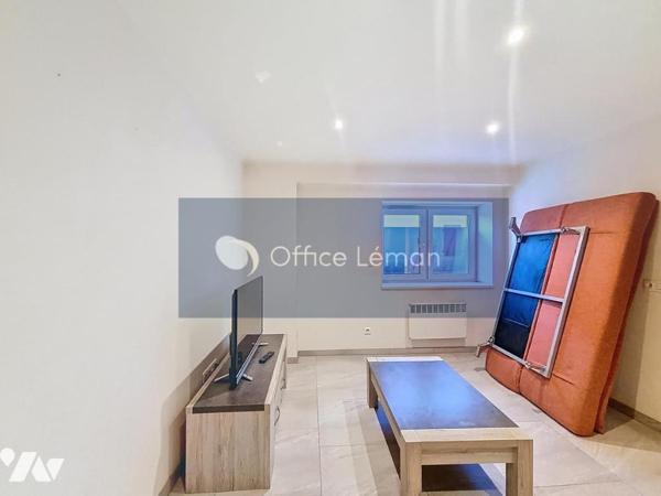 Immeuble comprenant 6 appartements de type T3 et 6 places de stationnement