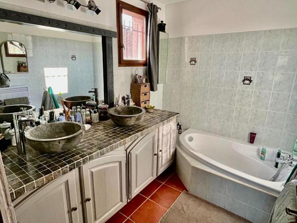 Maison avec piscine Saint Maximin La Sainte Baume 6 pièce(s) 133 m2