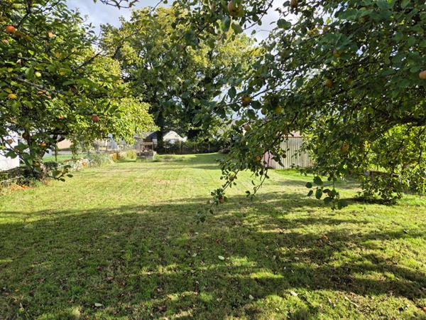 RARE - A vendre terrain constructible de 360 m2, plat, à 400 m du centre de Cléguer (56), 15 min de Lorient, 22 min de la mer (Larmor Plage)