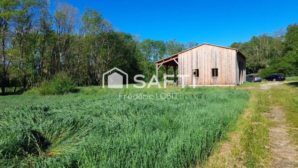 Bâtiment agricole de 192 m2 construit en 2021 par le compagnons du devoir sur son terrain certifier Bio de 84183 m2