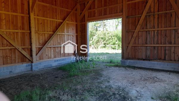 Bâtiment agricole de 192 m2 construit en 2021 par le compagnons du devoir sur son terrain certifier Bio de 84183 m2