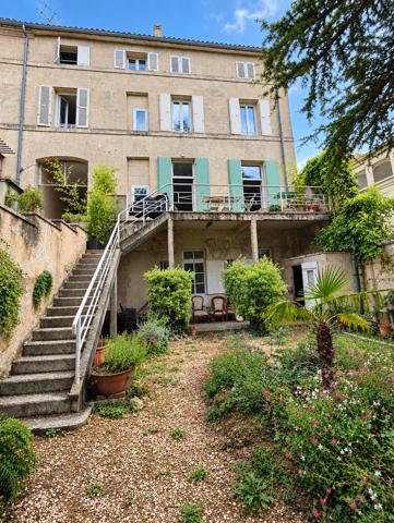 Maison familiale avec jardin , centre ville Cognac