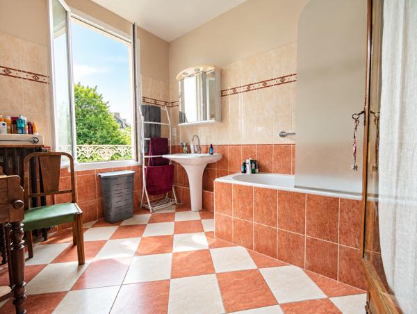 Maison familiale avec jardin , centre ville Cognac