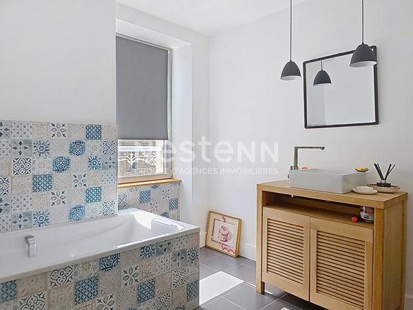 Maison  5 pièce(s) 197 m2, coeur de Fontenay-le-Comte,4 chambres, jardin, garage