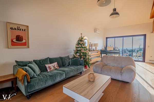 ARES- VILLA MODERNE EN PREMIERE LIGNE