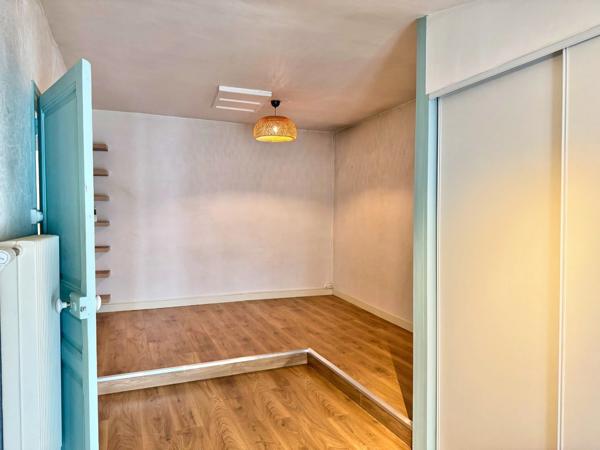 CLERMONT-FD QUARTIER HISTORIQUE DE MONTFERRAND : MAISON DE VILLE DE 76 M²