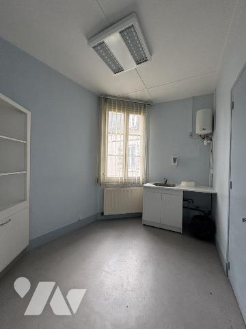 Bureaux avec cour LAON ville haute (113 m2)
