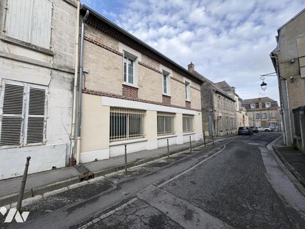 Bureaux avec cour LAON ville haute (113 m2)