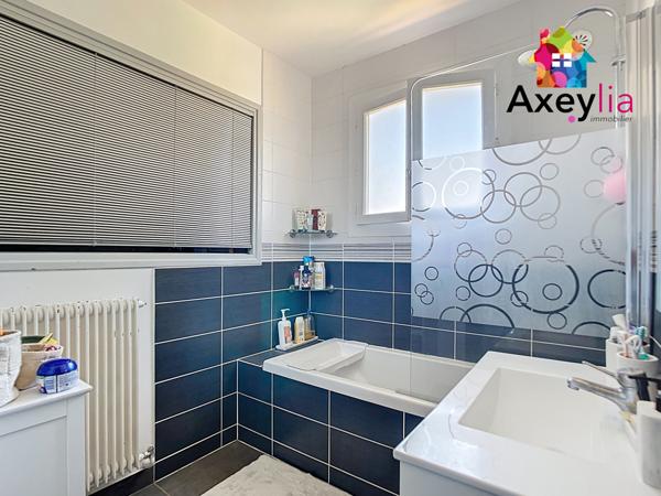 Roanne (42300) A VENDRE - SECTEUR ROANNE - ENSEMBLE IMMOBILIER AVEC LOCAL PROFESSIONNEL, MAISON D'HABITATION ET TERRAIN