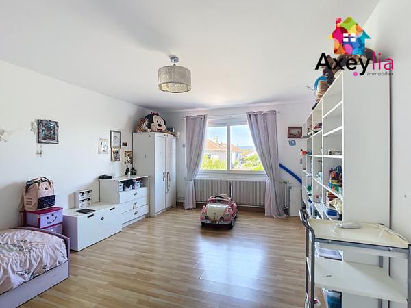 Roanne (42300) A VENDRE - SECTEUR ROANNE - ENSEMBLE IMMOBILIER AVEC LOCAL PROFESSIONNEL, MAISON D'HABITATION ET TERRAIN