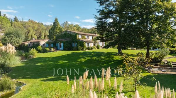 Charmante propriété à vendre dans un domaine privé à Châteauneuf