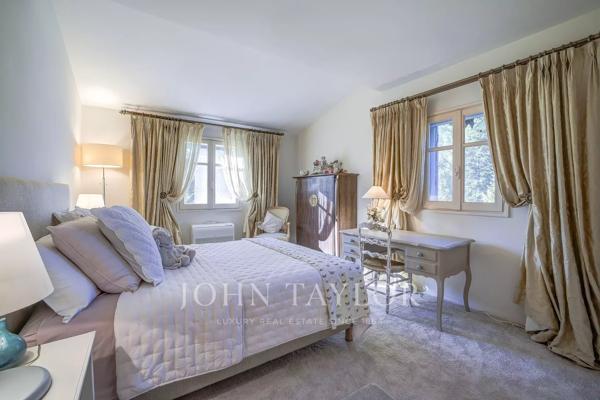 Charmante propriété à vendre dans un domaine privé à Châteauneuf