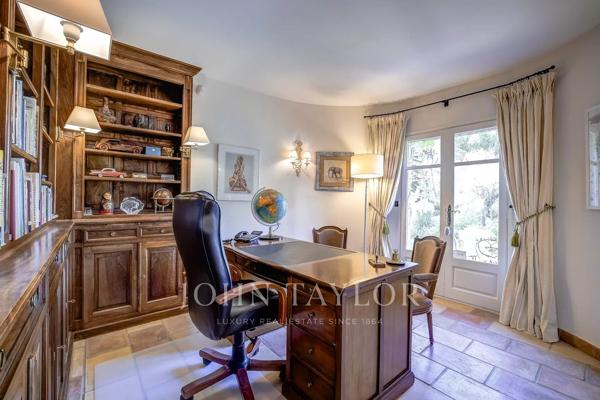 Charmante propriété à vendre dans un domaine privé à Châteauneuf