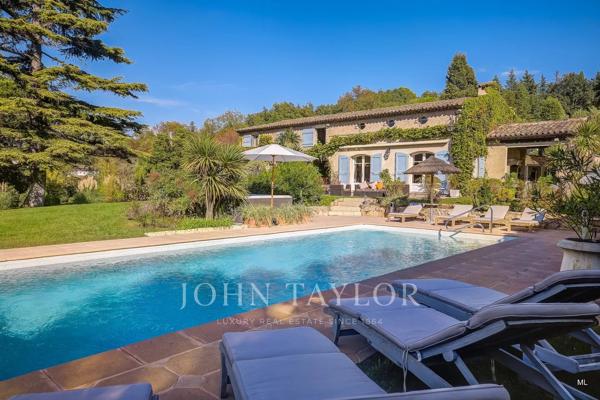Charmante propriété à vendre dans un domaine privé à Châteauneuf