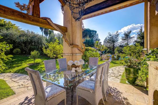 Charmante propriété à vendre dans un domaine privé à Châteauneuf
