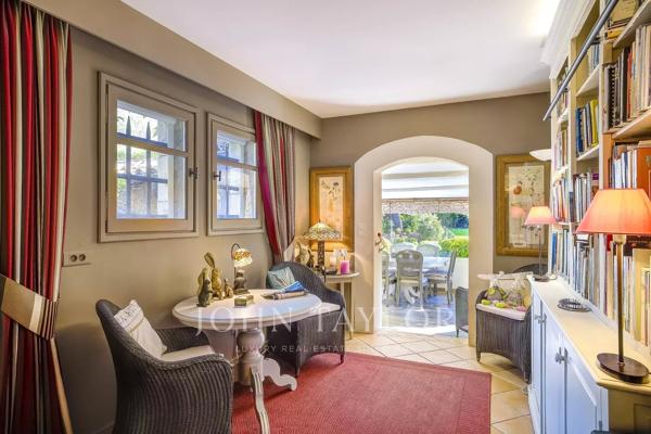 Charmante propriété à vendre dans un domaine privé à Châteauneuf
