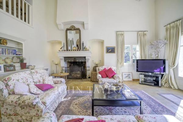 Charmante propriété à vendre dans un domaine privé à Châteauneuf