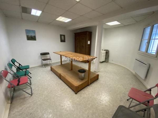 Bureau(x) - Oloron-sainte-marie - Réf.:204607 OLORON CENTRE - LOCAUX COMMERCIAUX OU BUREAUX SUR TROIS NIVEAUX AVEC ASCENSEUR - A SAISIR