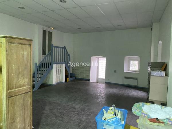 Bureau(x) - Oloron-sainte-marie - Réf.:204607 OLORON CENTRE - LOCAUX COMMERCIAUX OU BUREAUX SUR TROIS NIVEAUX AVEC ASCENSEUR - A SAISIR