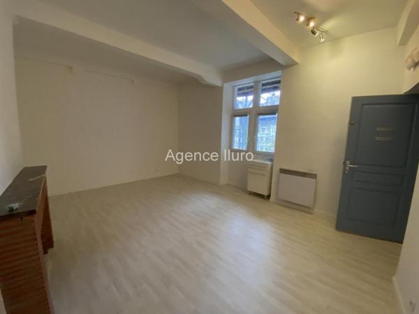 Bureau(x) - Oloron-sainte-marie - Réf.:204607 OLORON CENTRE - LOCAUX COMMERCIAUX OU BUREAUX SUR TROIS NIVEAUX AVEC ASCENSEUR - A SAISIR