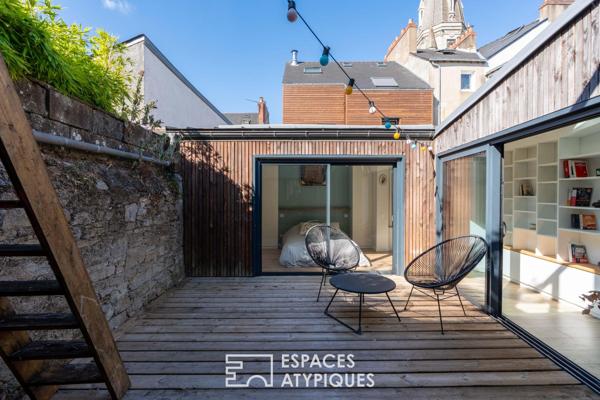 Maison de ville singulière : Esprit atelier et patio intimiste – Nantes Zola