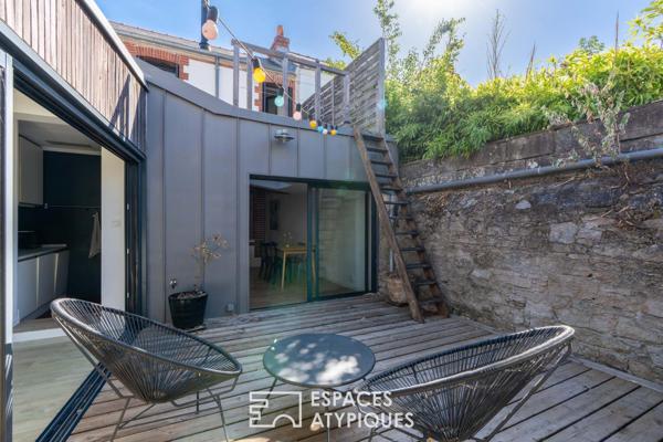 Maison de ville singulière : Esprit atelier et patio intimiste – Nantes Zola