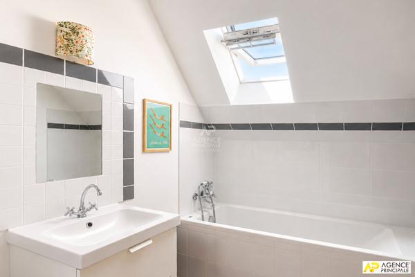 La Celle Saint-Cloud La Châtaigneraie - La Feuillaume sud - Maison 8 pièces 5 chambres, 185 m² habitables sur une parcelle de 460 m² 1 400 000 € **  - Référence  28214