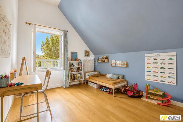 La Celle Saint-Cloud La Châtaigneraie - La Feuillaume sud - Maison 8 pièces 5 chambres, 185 m² habitables sur une parcelle de 460 m² 1 400 000 € **  - Référence  28214