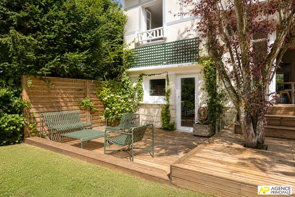 La Celle Saint-Cloud La Châtaigneraie - La Feuillaume sud - Maison 8 pièces 5 chambres, 185 m² habitables sur une parcelle de 460 m² 1 400 000 € **  - Référence  28214
