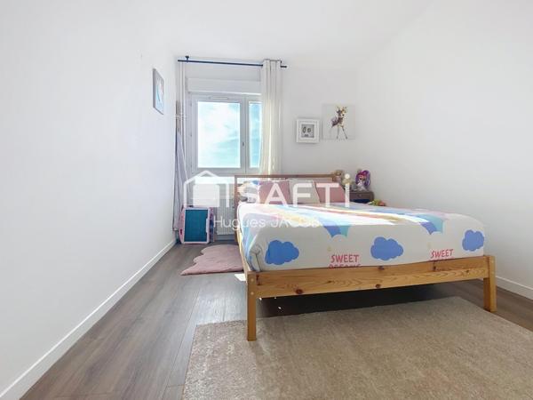 Appartement rénové avec balcon, garage et cave