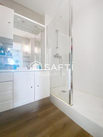 Appartement rénové avec balcon, garage et cave