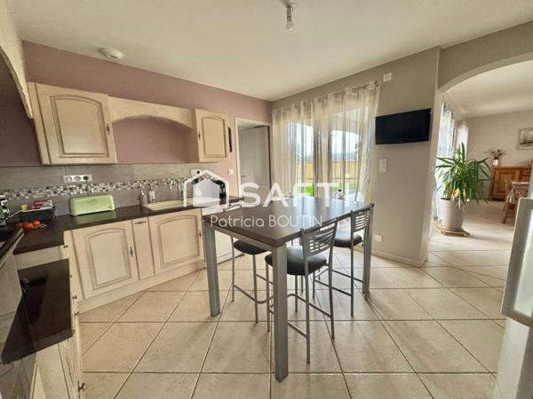 PAVILLON 3 CHAMBRES + 2 BUREAUX ET DEUX GARAGES A MELLE