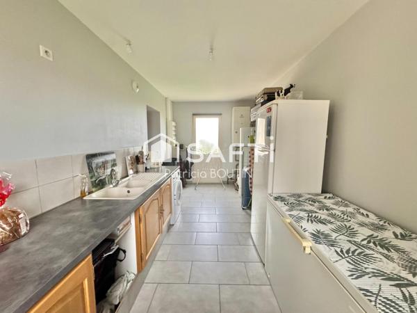 PAVILLON 3 CHAMBRES + 2 BUREAUX ET DEUX GARAGES A MELLE