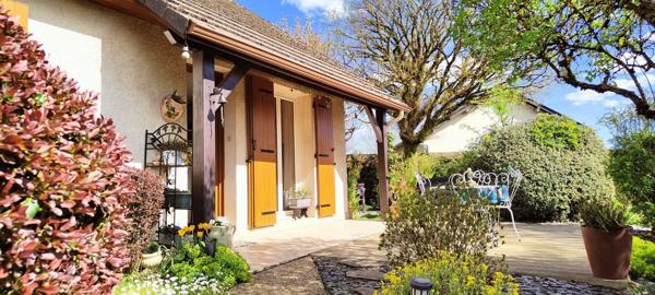 Maison familiale sur 657m² de terrain 185 000 € H.A.I.*