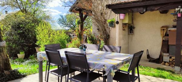 Maison familiale sur 657m² de terrain 185 000 € H.A.I.*