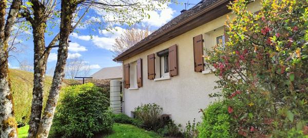 Maison familiale sur 657m² de terrain 185 000 € H.A.I.*