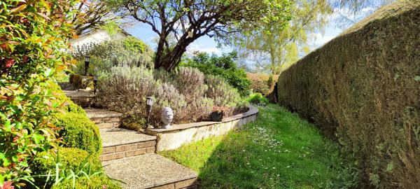 Maison familiale sur 657m² de terrain 185 000 € H.A.I.*