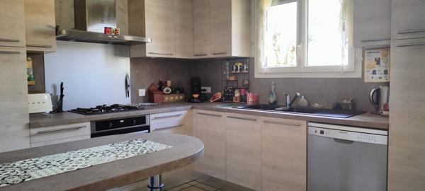 Maison familiale sur 657m² de terrain 185 000 € H.A.I.*
