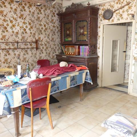 Maison à rénover avec grange et jardin attenant.