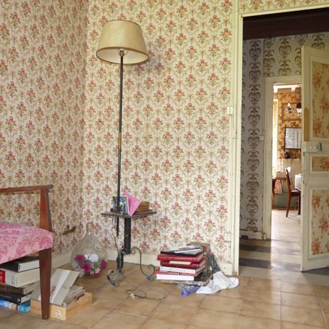 Maison à rénover avec grange et jardin attenant.